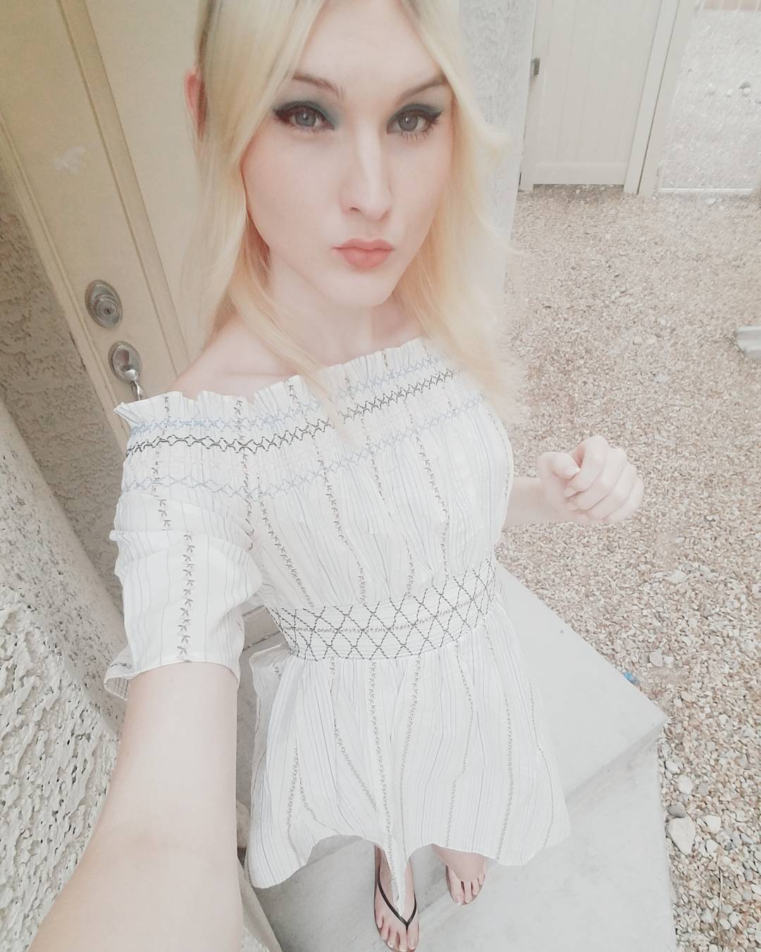 Blonde Trap Jenny Flowers dress selfie