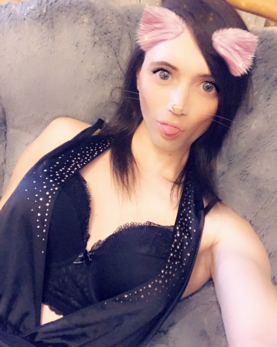 Transgirl Brittni Lynn playing around with snapchat