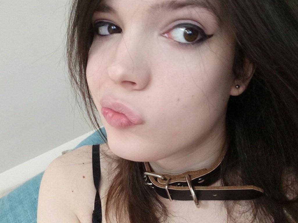 TS Willow Hart ready to cam