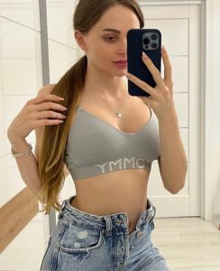 VicaTS in sports bra mirror selfie