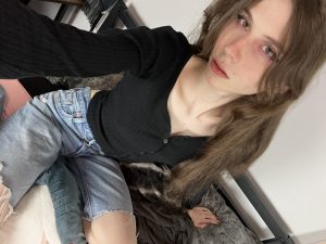 Lillith xoxo clothed selfie in bedroom