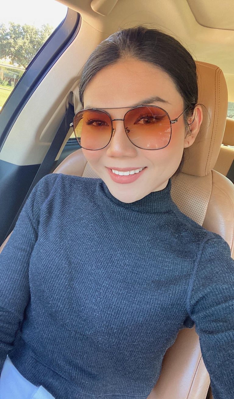 Ladyboy Emily Bunie car selfie Tran Selfies