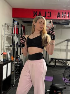 Michelle Alter TS gym selfie