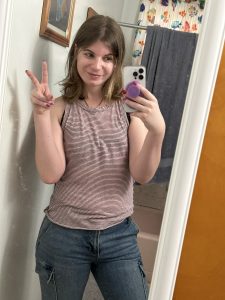 Sydney Summers mirror selfie