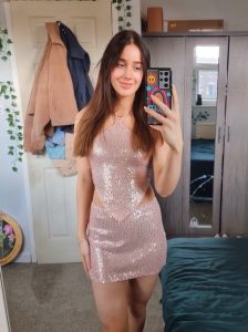 Alexis Healy mirror selfie