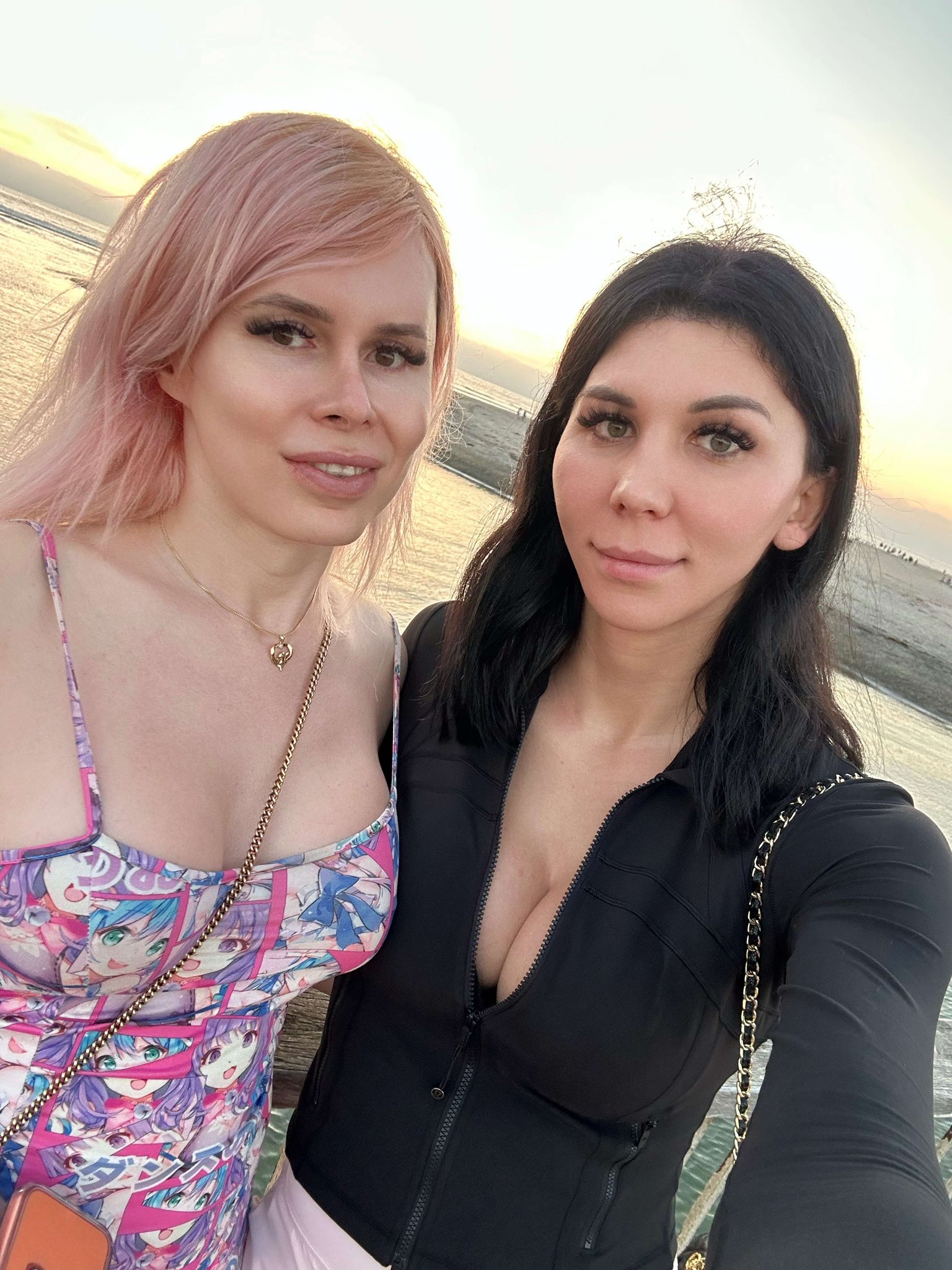 Enjoying the sunset with wifey @BaileeParis