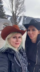 TS Yulia and Bailey in cowboy hats